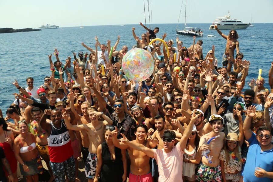 Malta: Lazy Pirate Boat Party with Drinks & Food - The moonlight swim at anchor