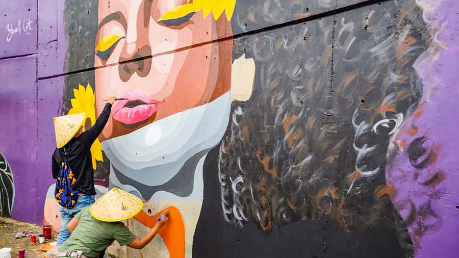 Medellin: Comuna 13 Graffiti Tour, Cable Car & Street Food - Key points at a glance