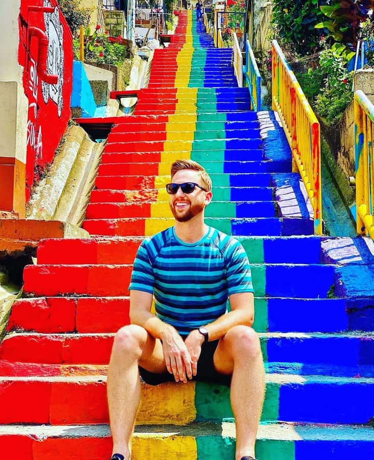 Medellín: Comuna 13 True Story and Street Food Tour - Rap, breakdance, and the living neighborhood