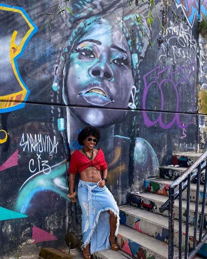 Medellín: Comuna 13 True Story and Street Food Tour - Viewpoints, murals, galleries, and quieter alleys