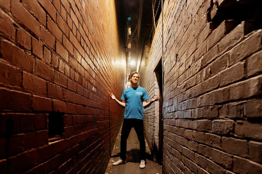 Melbourne: Guided Night-Time Food Walking Tour - Four venues that build a full dinner