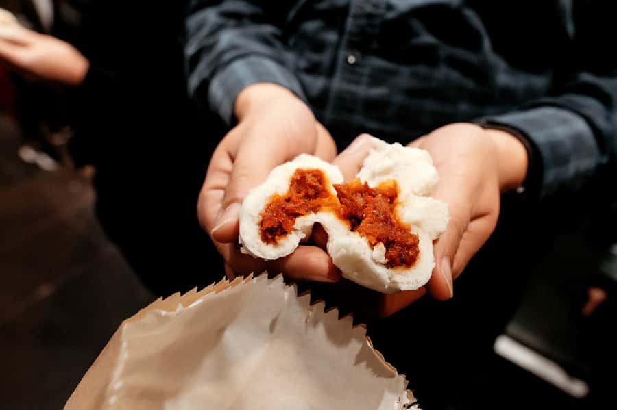 Melbourne: Guided Night-Time Food Walking Tour - The guides make or break the evening