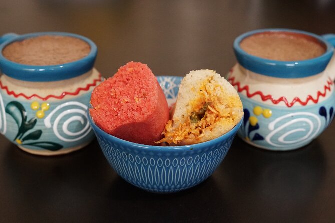México City: Street Food to Home Cooking Food Tour - A home-cooked finish with tamales and hot chocolate