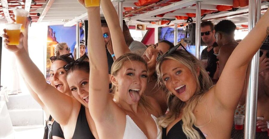 Miami: Boat Party with Live DJ, Unlimited Drinks, and Food - What this Miami boat party is really like