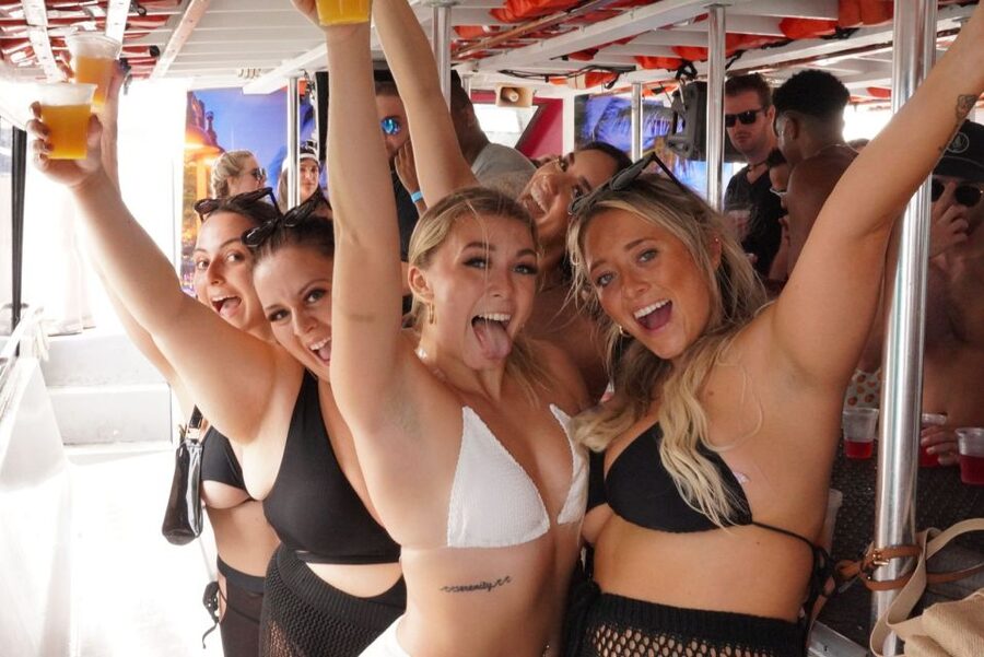 Miami: Boat Party with Live DJ, Unlimited Drinks, and Food - Boarding, open bar, and the first drinks