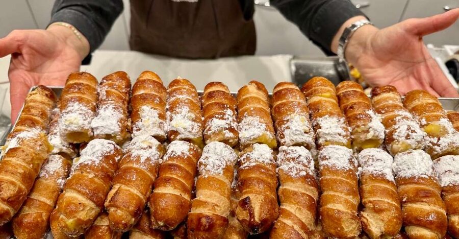 Milan: Guided Street Food Walking Tour with Food Tasting - Piazza Affari, the L.O.V.E. statue, and the Duomo