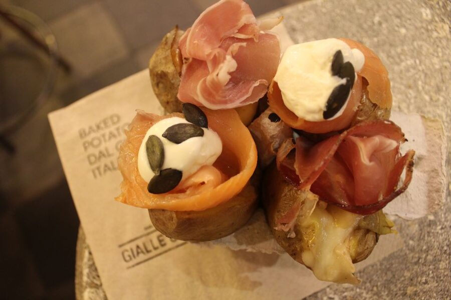 Milan’s Full-Meal Gourmet Food Tour - More Than Tastings - Via Dante and gourmet pizza: Milan’s modern kitchen