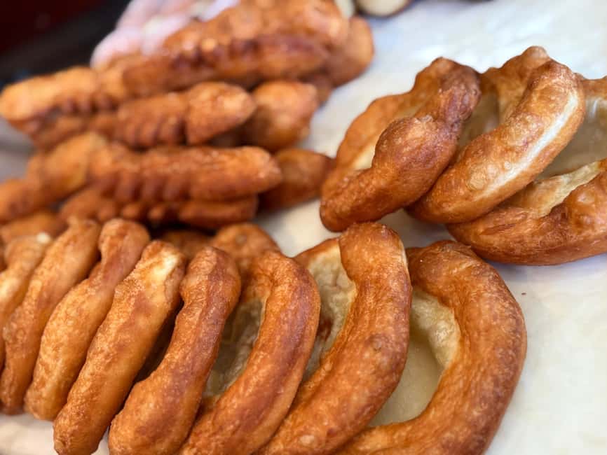 Munich: Viktualienmarkt & Altstadt Food Tour - Platzl, Hofbräuhaus, and the old-city route