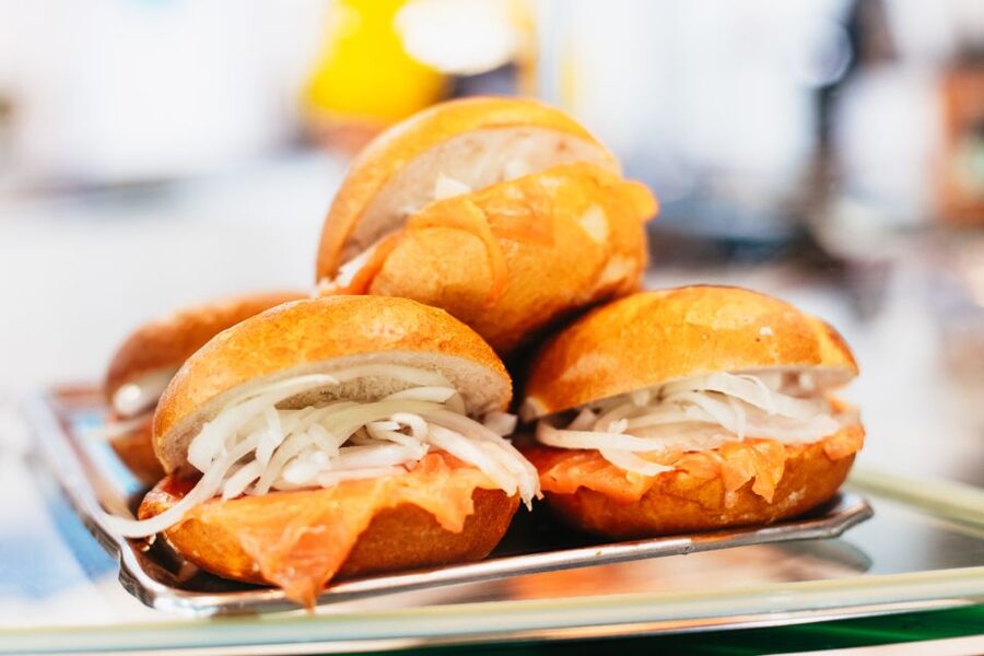 Munich: Viktualienmarkt Food Tour - Exotic fruit, juices, fish, and international dishes