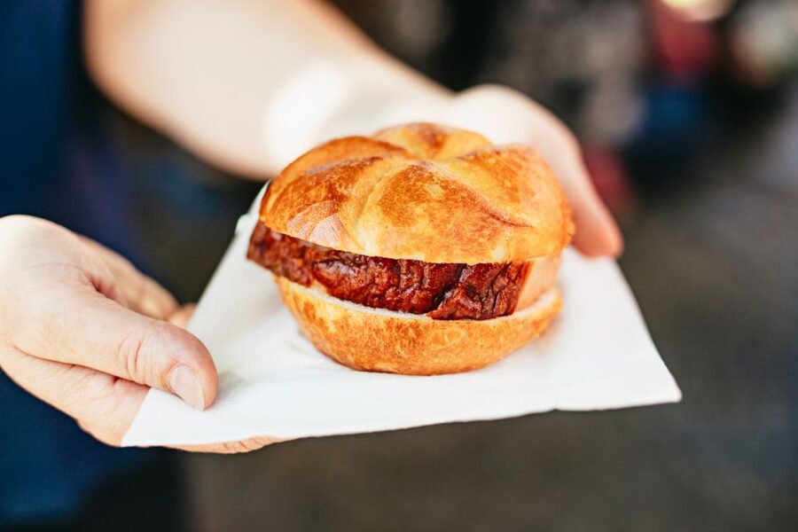 Munich: Viktualienmarkt Food Tour - The guide makes or breaks the experience
