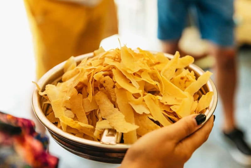 Naples: Guided Street Food Tour with Spritz - San Gregorio Armeno and the character of Naples