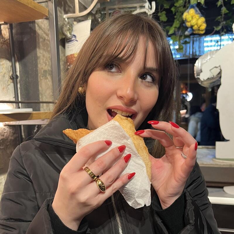 Naples: Street Food Walking Tour with Local Guide - Mozzarella at a neighborhood salumeria