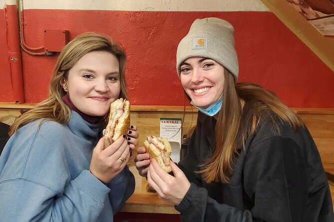 New Orleans Food Walking Tour of the French Quarter with Small-Group Option - Standard group or small group?