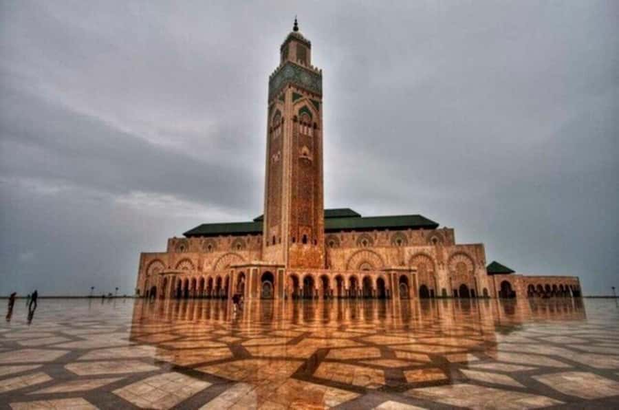 Night Tour of Casablanca with Street Food Tasting - Ain Diab and the Corniche