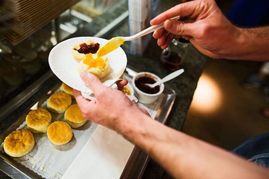 NYC: Chelsea Market & High Line Food & Culture Walking Tour - The guides make a real difference