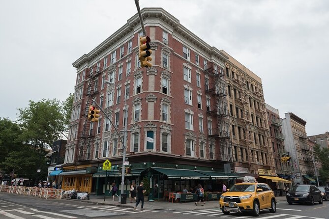 NYC: Greenwich Village Food Tour with 6 Locals Favorites Dishes - Pizza: the stop that needs the right expectations