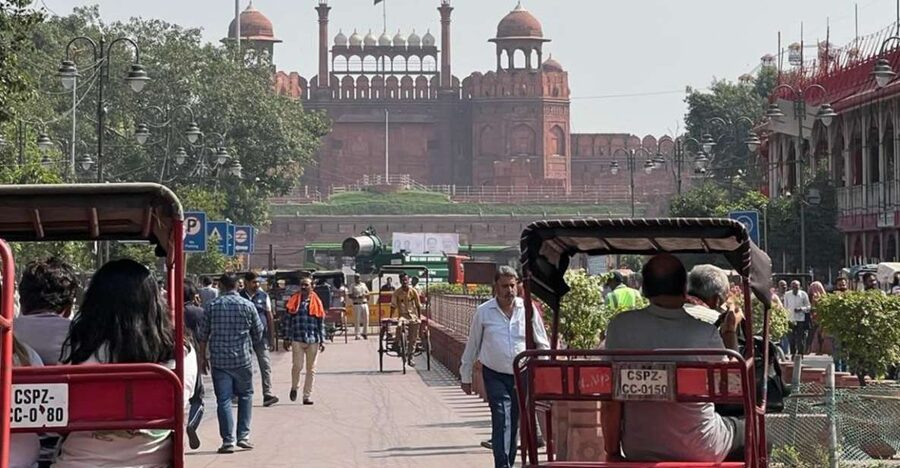 Old Delhi: Private Tour of Chandni Chowk, Tuk Tuk & Food - Guides, languages, and personal attention