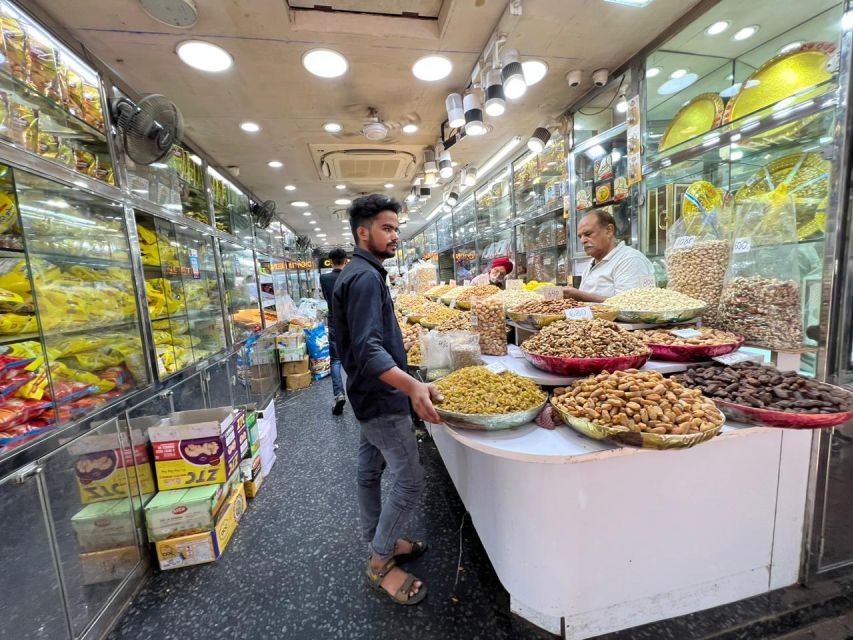 Old Delhi: Private Tour of Chandni Chowk, Tuk Tuk & Food - Khari Baoli and the smell of spices