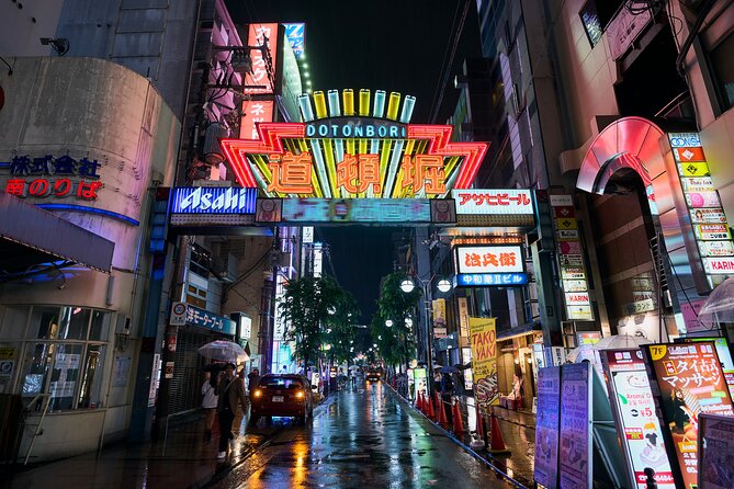 Osaka: Guided Food Tour with 12 Dishes at 4 Local Eateries - The guides shape the evening