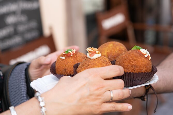Palermo Sicilian Street Food Tour: Small Group by Do Eat Better - Via Isnello: sfincione and hot arancina