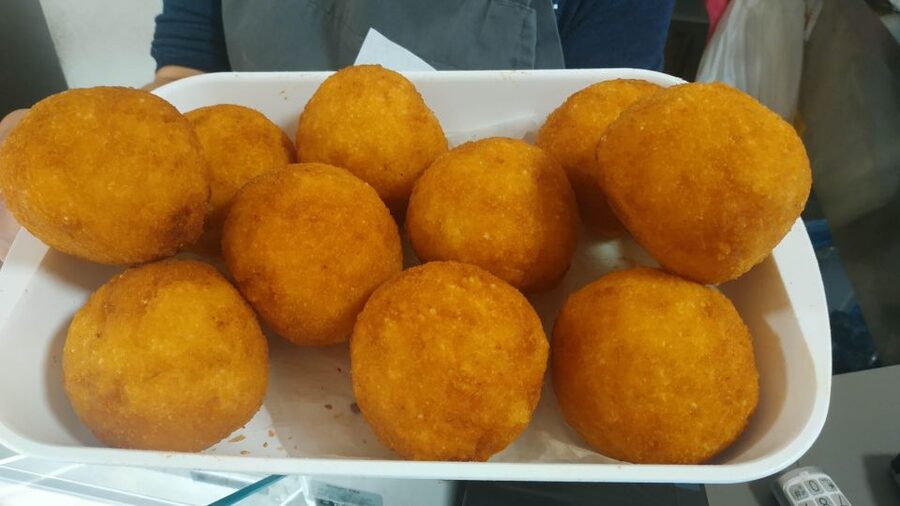 Palermo: Street Food Walking Tour with Local Guide & Tasting - What the guides add to the walk