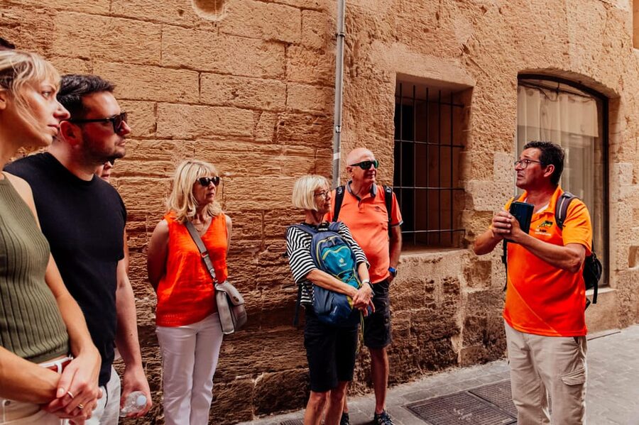 Palma de Mallorca: Foodie Walking Tour of the Old Town - The sweet finish: ensaimada and almond ice cream