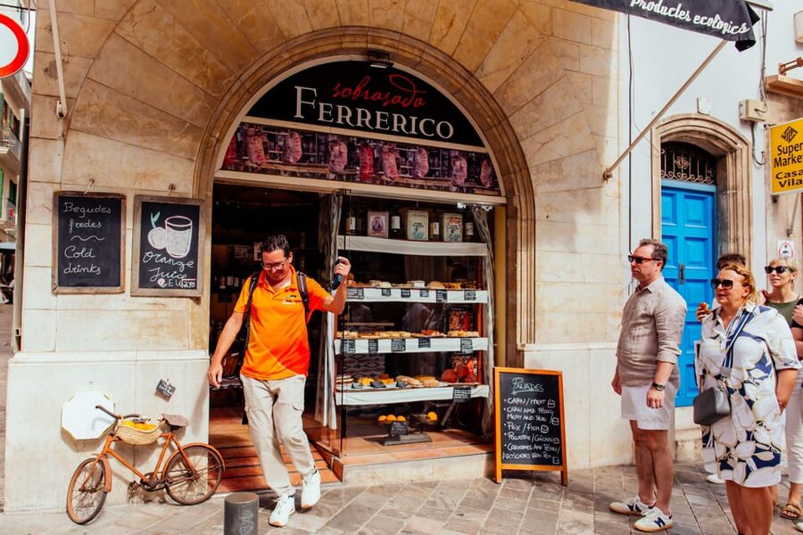 Palma de Mallorca: Foodie Walking Tour of the Old Town - Palma’s old lanes, with food as your guide