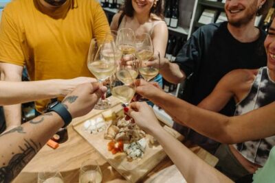 Paris Culinary Tour: 11 Tastings & 2 Wines in Le Marais