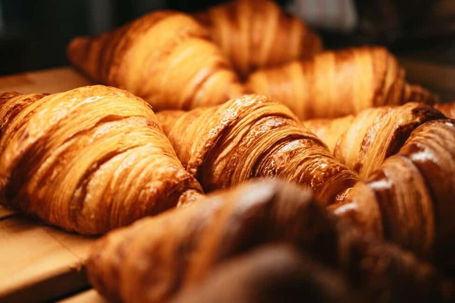 Paris: Gourmet Food Tour with Over 10 Tastings and Wine - The guides make the difference