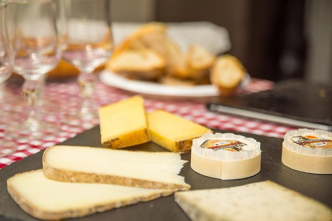 Paris Le Marais District Original Food and Wine Tasting Tour - Saint-Paul-Saint-Louis, Hôtel de Ville, and the walking side of the tour