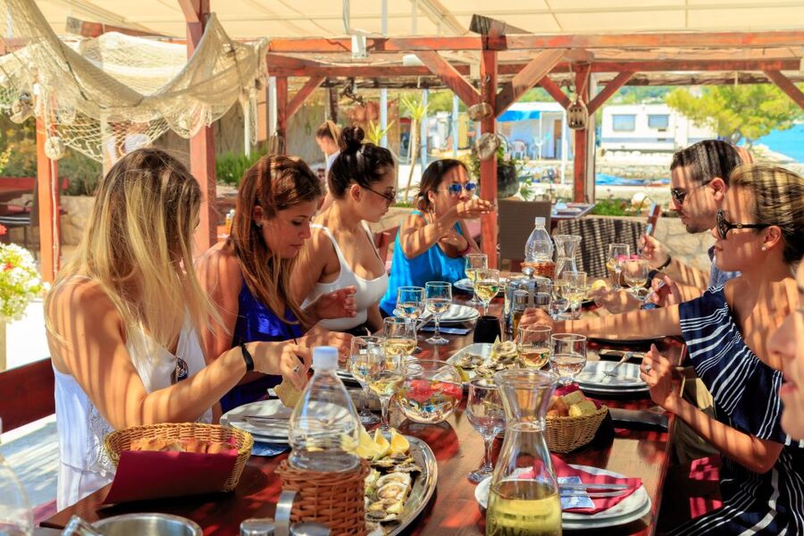 Pelješac Full-Day Wine and Food Tour from Dubrovnik - The second winery and a long Dalmatian lunch