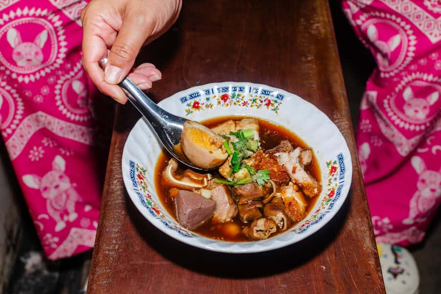 Phuket: Southern Flavours Food Tour with 15+ Tastings - Why Phuket Old Town is the right setting