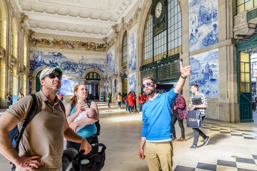 Porto: Delicious Food and Wine Walking Tour - What the guides add to the food
