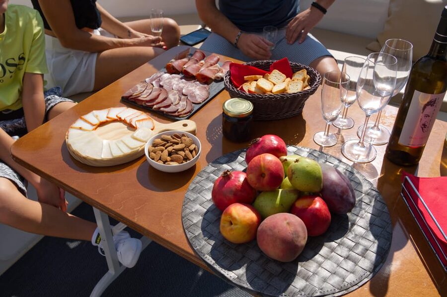 Porto: Douro Valley & Amarante Wine, Food & River Tour - Following the N222 to a traditional quinta