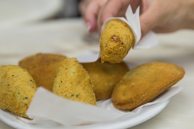 Porto Food & Wine Tasting Tour with Lunch or Dinner Option - Leandro Café and codfish cake tradition