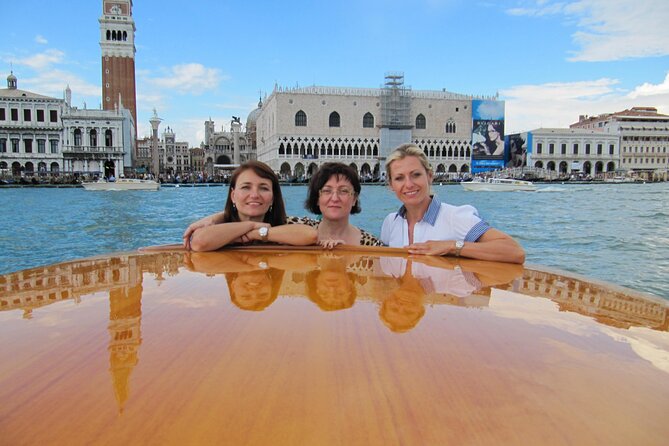 Private Venice 2 hrs Tour: Boat & Walking Tour with food tasting - Why seeing Venice by water changes the city