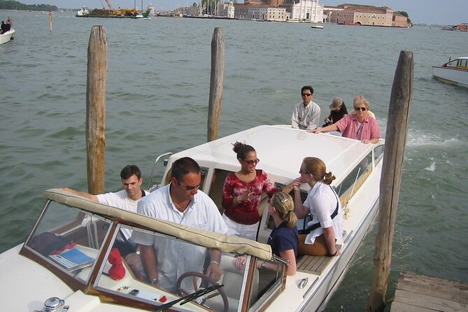 Private Venice 2 hrs Tour: Boat & Walking Tour with food tasting - High water and the Giudecca alternative