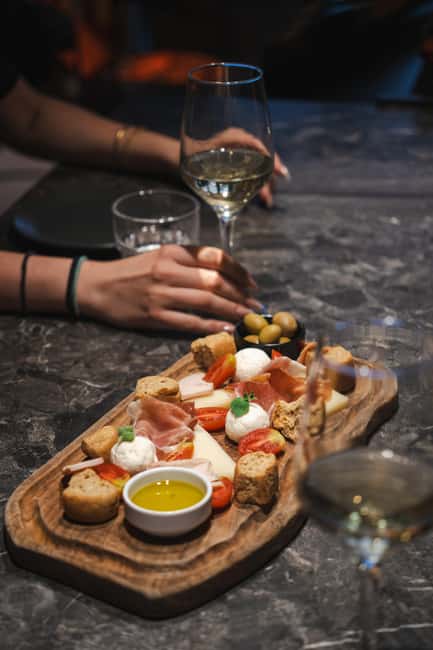 Rethymno: Cretan Wine Tasting Guided Tour with Local Food - A tasting room inside a 19th-century building