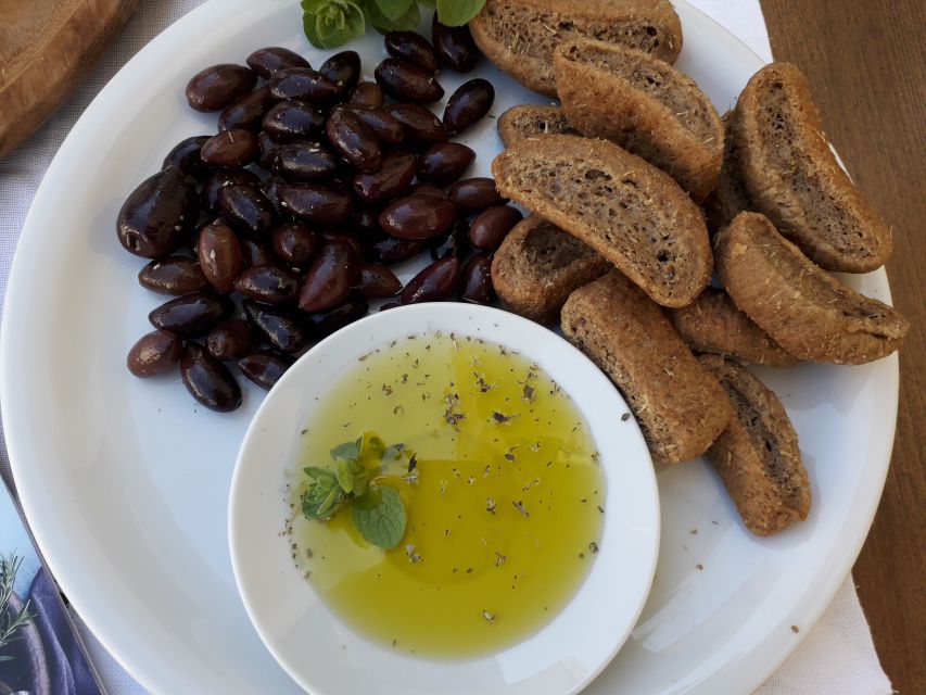 Rethymno: Olive Oil Tasting with Cretan Food Pairing - Learning how Crete makes its olive oil