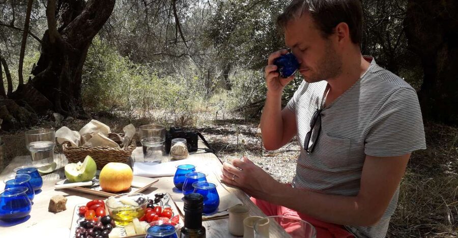 Rethymno: Olive Oil Tasting with Cretan Food Pairing - Learning to taste four different oils