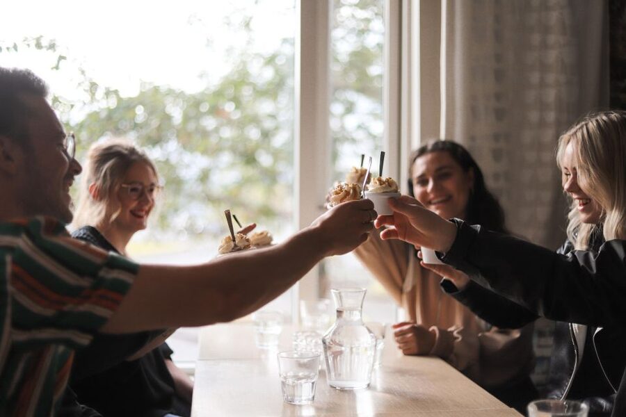 Reykjavik: Guided Foodie Walking Tour with 6 Tastings - Who should take this walk?