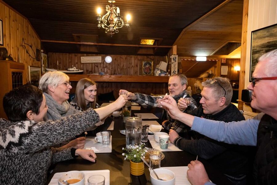 Reykjavik: Icelandic Food Tour - The famous Icelandic hot dog stop