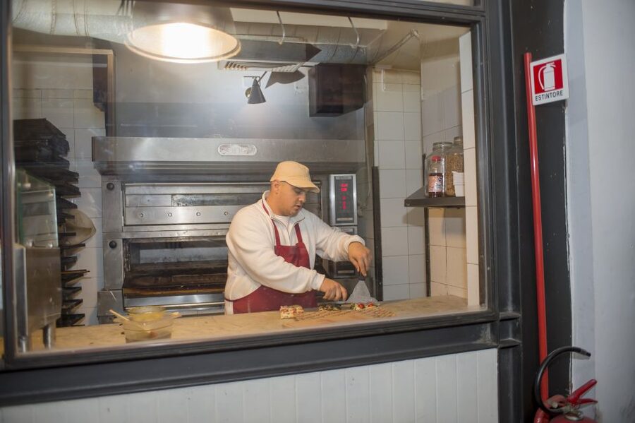 Rome: Food Tour and Wine Tasting in a Traditional Trattoria - Pizza by the slice and the Roman street-food lesson