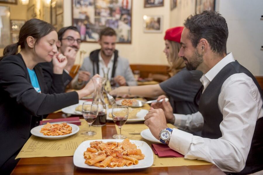 Rome: Food Tour and Wine Tasting in a Traditional Trattoria - The restaurant meal: cacio e pepe and amatriciana