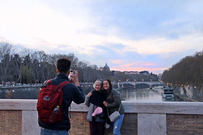 Rome Food Tour: Hidden Gems of Trastevere with Dinner & Wine - Stop four: organic gelato in Trastevere