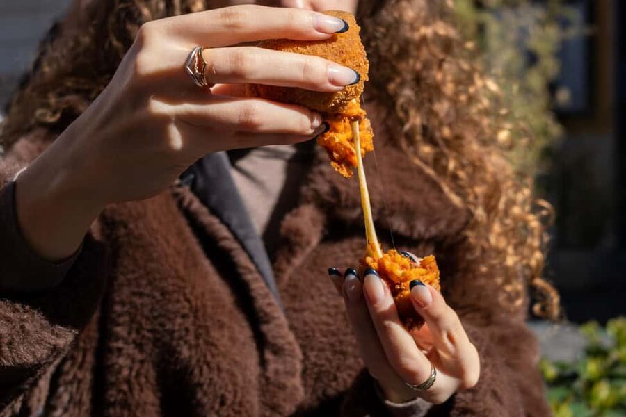 Rome: Guided Food Walking Tour with Wine in Trastevere - Spirito di Vino for pasta, wine, and the main meal