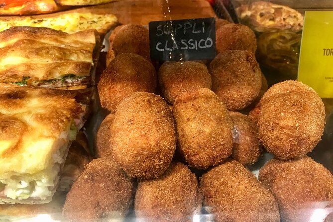 Rome: Street Food Tour with Local Guide - Passing the Pantheon on the way to dessert