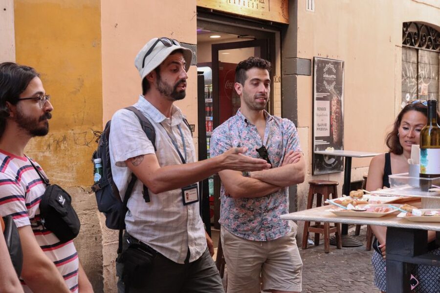 Rome: Trastevere and Campo de Fiori Food Tour - A food walk from Piazza Farnese to Trastevere