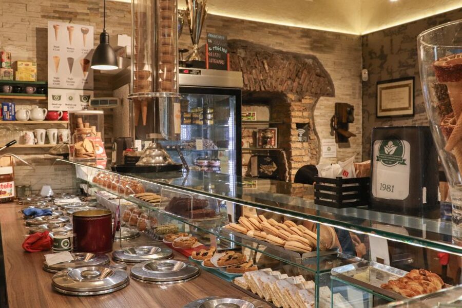 Rome: Trastevere and Campo de Fiori Food Tour - Porchetta, pizza bianca, and a Roman beer