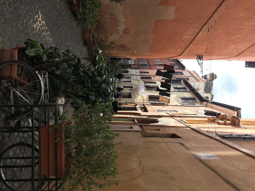 Rome: Trastevere Guided Food and Wine Tour with 20+ Tastings - The guides make a real difference